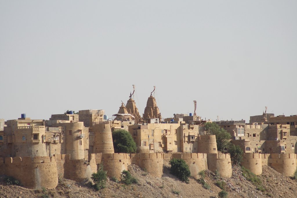 04-The Jain temples in the fort.jpg - The Jain temples in the fort